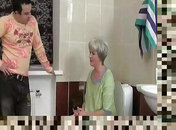 Rough sex in the bathroom with a kinky granny