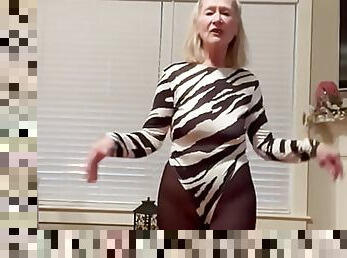 GILF DANCING IN PANTYHOSE DANIELLE DUBONNET