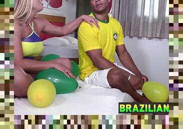 ASSISTING THE JOGO DO BRASIL IN THE WORLD CUP NOTHING BETTER AFTER VITORIA FUDER VERY HOT WITH THIS BLONDE Evy