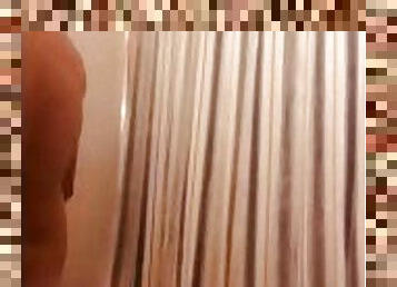 Southern hunk blows load in shower