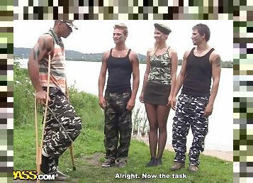 tentara, di-tempat-terbuka, vagina-pussy, blowjob-seks-dengan-mengisap-penis, gambarvideo-porno-secara-eksplisit-dan-intens, gangbang-hubungan-seks-satu-orang-dengan-beberapa-lawan-jenis, stocking-stockings, berhubungan-dengan-wajah, berambut-pirang, dicukur