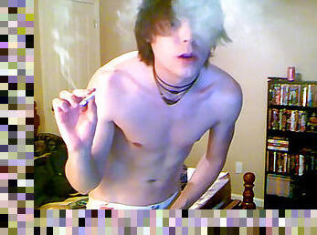 Trace Van De Kamp masturbates on the webcam