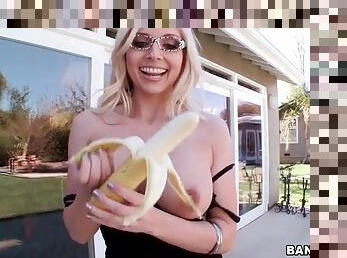 Sexy blonde sucks on bananas like a hottie