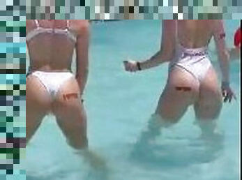 RheaAnderson and VivienneRuth twerking in the pool at XBIZ2023 @lourdesmodels