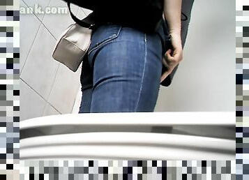 urina, ragazze-giovani, videocamera, voyeur, mutandine, arrapate, toilette, telecamere-nascoste