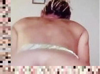 Butt naked twerking after shower