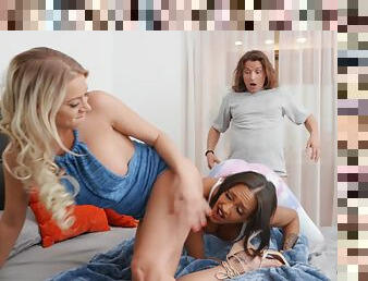 tettone, ragazze-giovani, pompini, mammine-mature, hardcore, pornostar, trio, college, tettone-busty, bocce