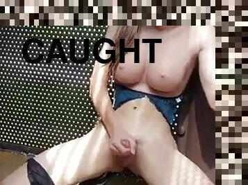 Cum in the city park! Exhibitionist Gina cum in the park