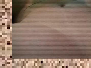 Mi novia me alimenta con vagina y tetas