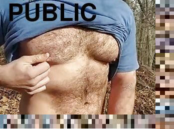 Handsome and sexy athlete masturbates in a public forest havonaxxxx