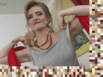 tetas-grandes, mamá-y-chico, mayor, maduro, abuelita, madurita-caliente, mamá, jóvenes18, cachonda, vieja