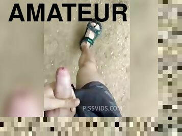 Masturbando na rua - PissVids