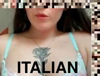 Amatoriale Italiano con dialogo di Maria Merlino che si masturba e ha un orgasmo