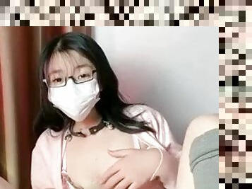 Newcomer, contrasting college student in the sea, Pianpian, the best girl with glasses, super tasteful, the little slut in Chinas live broadcast is...