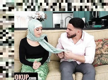 Hijab Hookup - Supportive Stepmom Vivianne DeSilva Shares Cock With Her Religious Teen Violet Gems